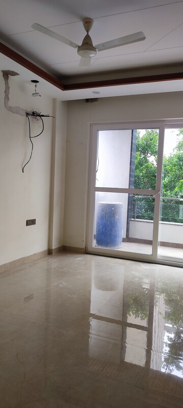 Room in 4 BHK Builder Floor at BPTP Eden Estate, Sector 81 – for Sale