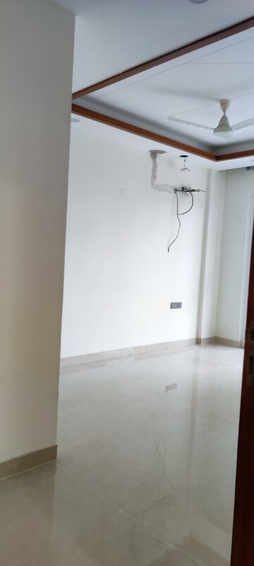 Room in 4 BHK Builder Floor at BPTP Eden Estate, Sector 81 – for Sale