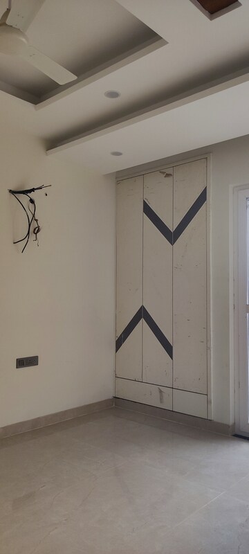 Furnished Amenities in 4 BHK Builder Floor at BPTP Eden Estate, Sector 81 – for Sale