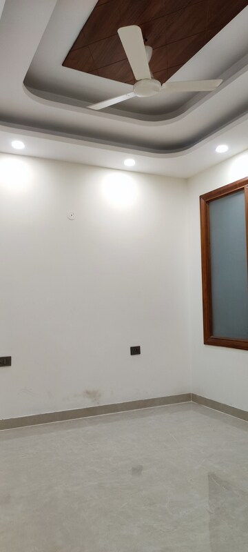 Room in 4 BHK Builder Floor at BPTP Eden Estate, Sector 81 – for Sale