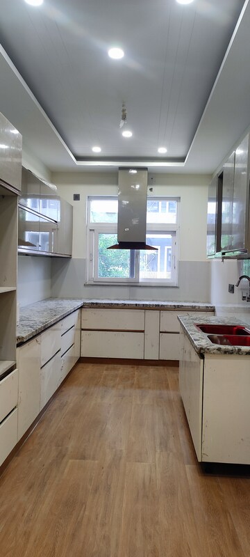 Kitchen in 4 BHK Builder Floor at BPTP Eden Estate, Sector 81 – for Sale