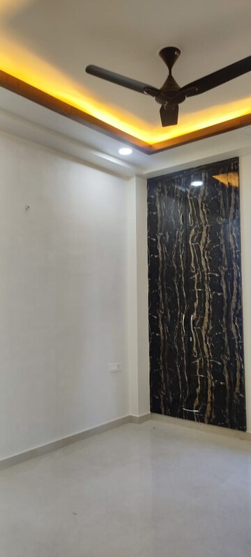 Building Lobby in 3 BHK Builder Floor at BPTP District, Sector 81 – for Sale