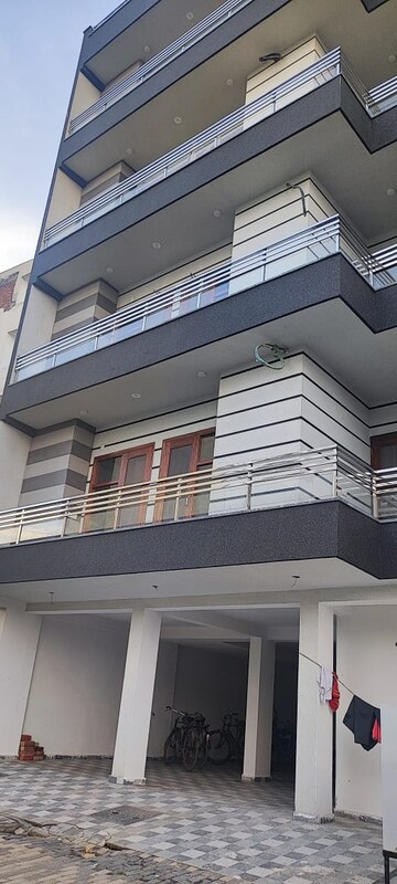 3 BHK Builder Floor – Exterior View View at BPTP District, Sector 81 - for Sale