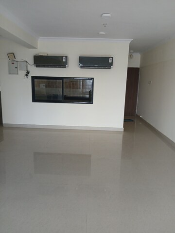 Room in 4 BHK Apartment at Prabhadevi – for Sale