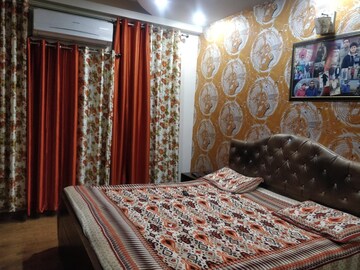 Bedroom in 4 BHK Builder Floor at Rps Palms, Sector 88 – for Sale