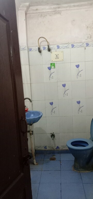 Bathroom in 3 BHK Builder Floor at Gagan Enclave Ghaziabad, Bulandshahr Road Industrial Area – for Sale