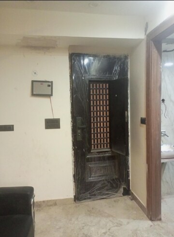 Living Room in 3 BHK Builder Floor at Sector 73 – for Sale