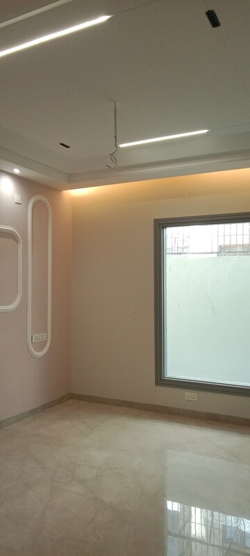Room in 3 BHK Apartment at Dhakoli Village – for Sale