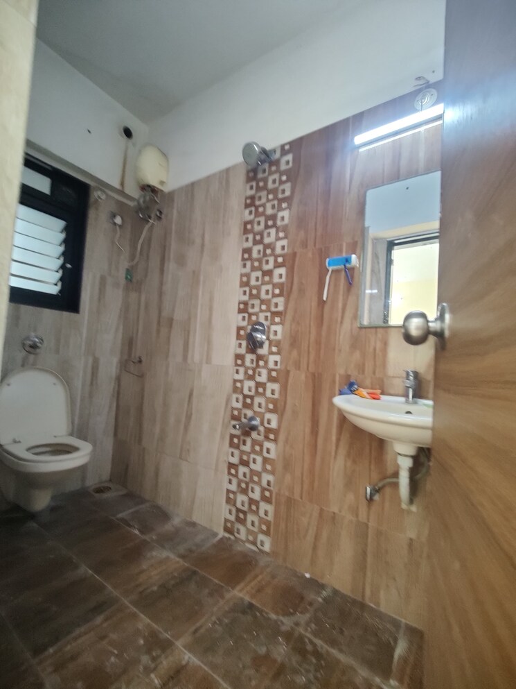 Bathroom, shankar-vilas-chs 4 Bedroom 2455 Sq.Ft. Apartment In Chembur Mumbai 7440252