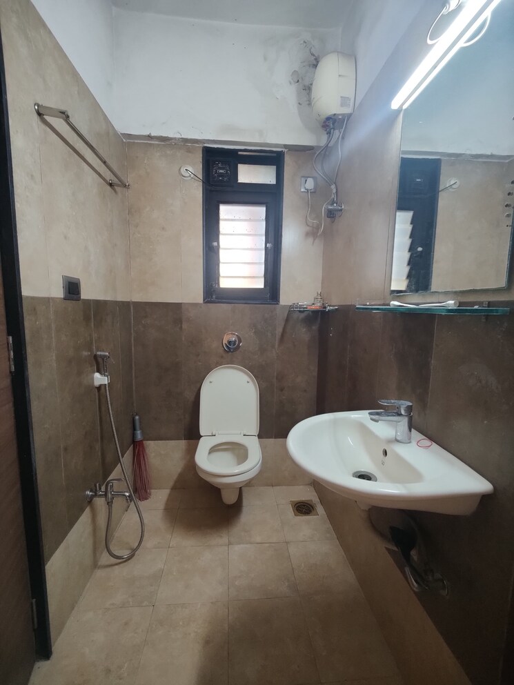Bathroom, shankar-vilas-chs 4 Bedroom 2455 Sq.Ft. Apartment In Chembur Mumbai 7440252