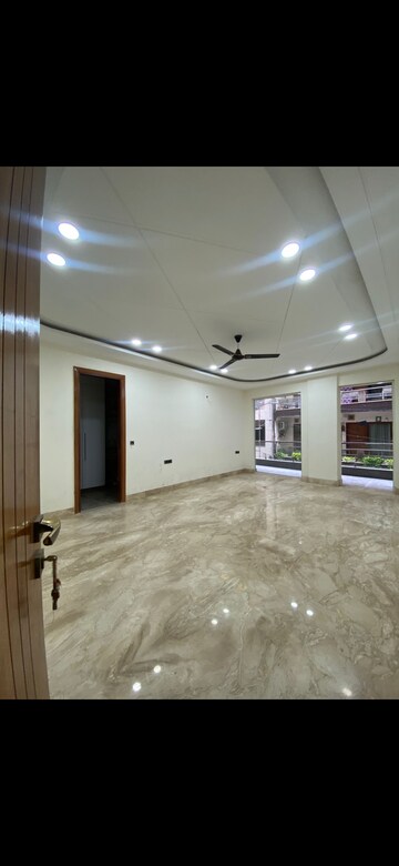 Room in 4 BHK Builder Floor at Vasant Kunj – for Sale