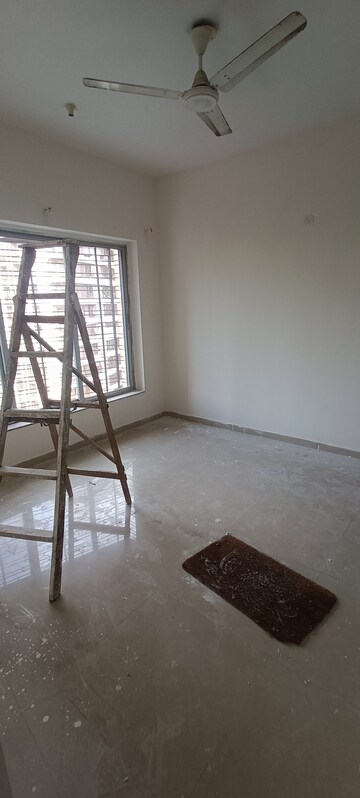 Room in 2 BHK Apartment at Kalpataru Hills, Manpada – for Sale