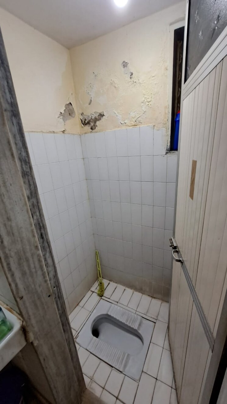 Bathroom, voltas-employees-chs 1 Bedroom 550 Sq.Ft. Apartment In Vasant Vihar Thane 7440674