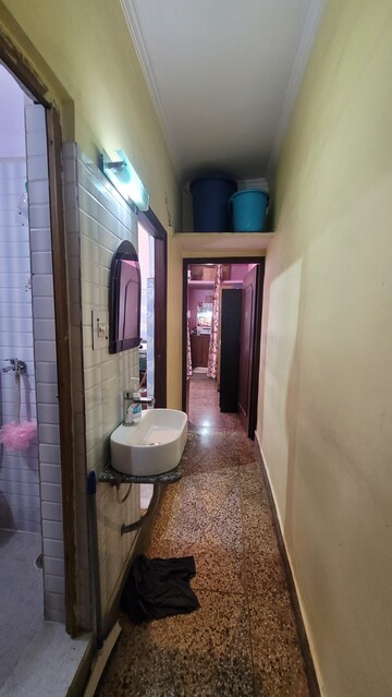 Furnished Amenities in 1 BHK Builder Floor at Dilshad Garden – for Sale