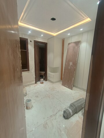 Furnished Amenities in 2 BHK Builder Floor at Uttam Nagar – for Sale