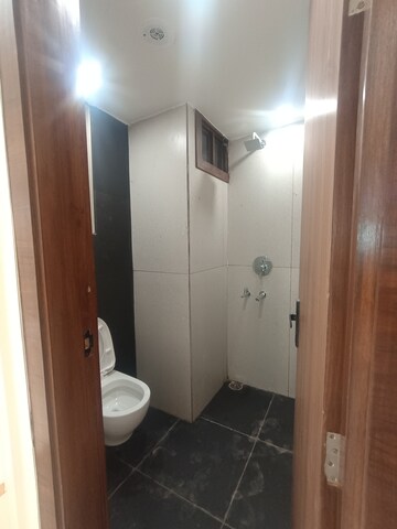 Furnished Amenities in 3 BHK Builder Floor at Uttam Nagar – for Sale