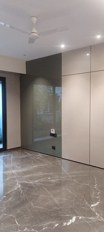 Room in 4 BHK Builder Floor at Sushant Lok I – for Sale