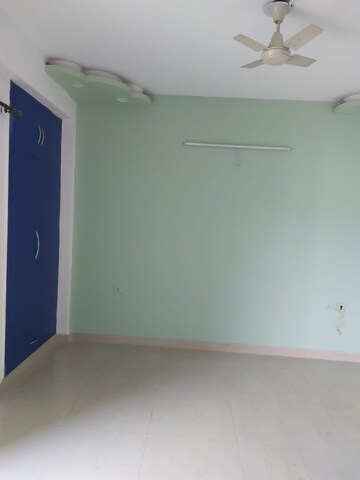 Room in 2 BHK Apartment at Panchsheel Greens II, Sector 16 Greater Noida – for Sale