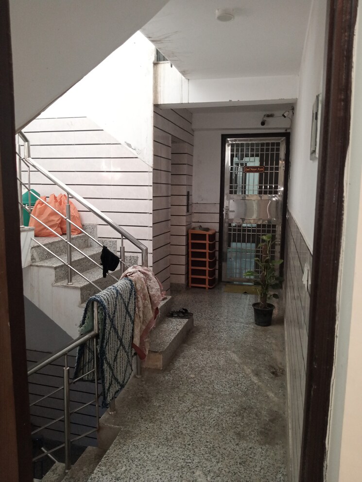 undefined, zakir nagar 3 Bedroom 900 Sq.Ft. Apartment In Zakir Nagar Delhi 7441864