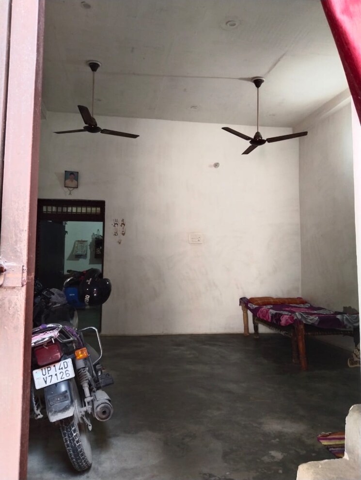  Parking, bptp-parklands 4 Bedroom 81 Sq.Yd. Independent House In Sector 76 Faridabad 7442325