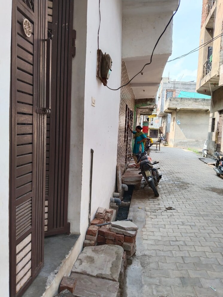  Parking, bptp-parklands 4 Bedroom 81 Sq.Yd. Independent House In Sector 76 Faridabad 7442325