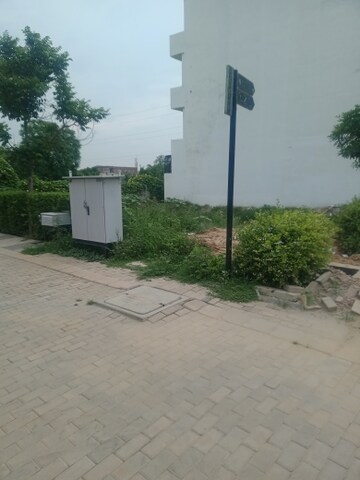  Plot – Garden View at BPTP District, Sector 81 - for Sale