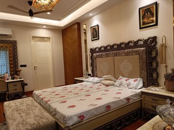 Bedroom in 4 BHK Builder Floor at Sushant Lok 2, Sector 57 – for Sale