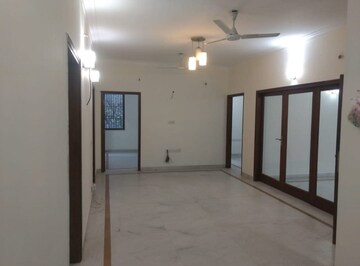 Room in 3 BHK Builder Floor at Ansal Sushant Lok I, Sector 43 – for Sale
