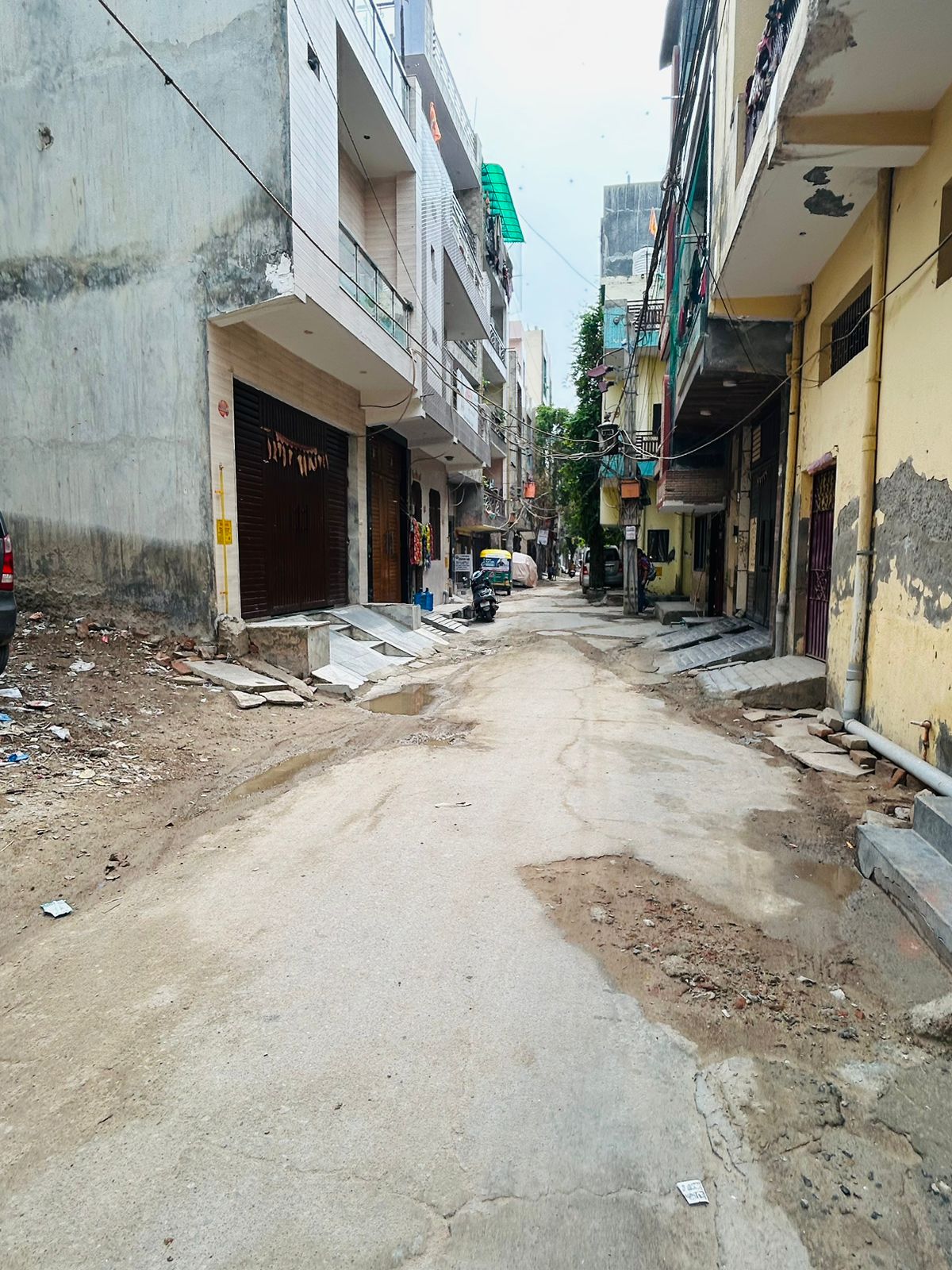 Resale 1.5 Bedroom 60 Sq.Yd. Independent House in Nawada Delhi 7442855