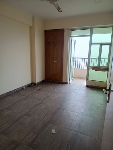 Room in 2 BHK Apartment at Gaur City 2 - 16th Avenue, Sector 16c Greater Noida – for Sale