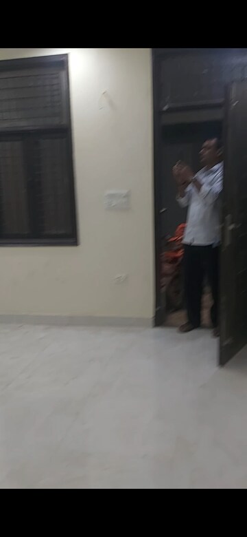 Room in 1.5 BHK Builder Floor at Mayur Vihar Phase 1 – for Sale