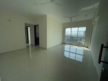 Room in 2 BHK Apartment at Sheth Midori, Dahisar East – for Sale