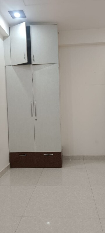 Furnished Amenities in 4 BHK Apartment at Pioneer Park Phase 1, Sector 61 – for Sale