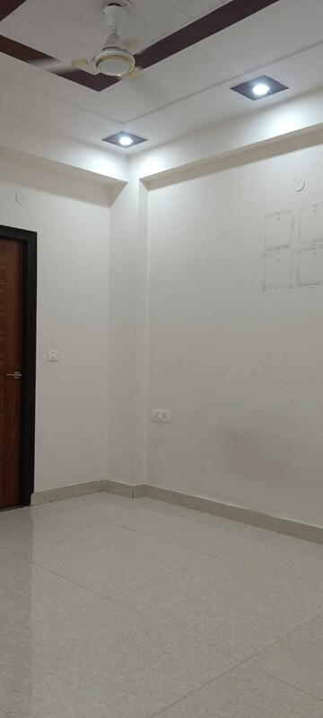 Room in 4 BHK Apartment at Pioneer Park Phase 1, Sector 61 – for Sale