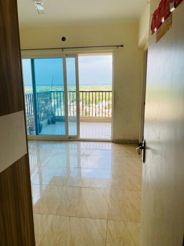 Room in 2 BHK Apartment at Gaur Yamuna City 16th Park View, Gaur Yamuna City – for Sale