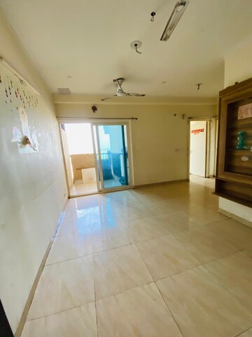 Room in 2 BHK Apartment at Gaur Yamuna City 16th Park View, Gaur Yamuna City – for Sale