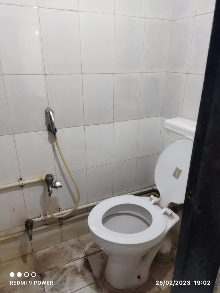 Bathroom, chirayu-building 1 Bedroom 300 Sq.Ft. Apartment In Lower Parel Mumbai 7444909