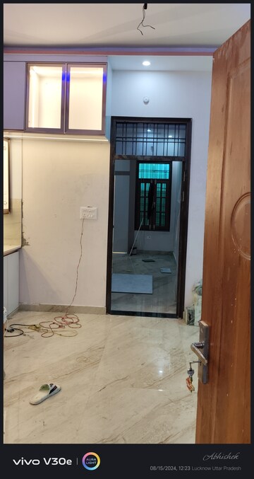 Room in 3 BHK Independent House at Jankipuram – for Sale