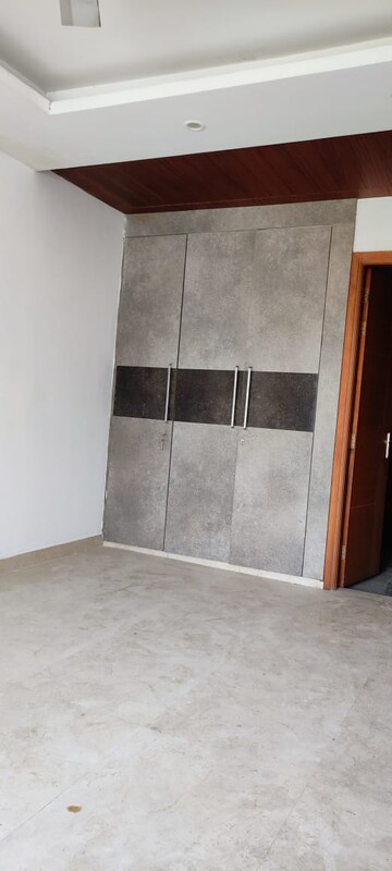 Furnished Amenities in 3 BHK Builder Floor at Universal Greens, Sector 85 – for Sale