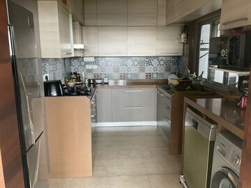Kitchen in 3.5 BHK Apartment at Oberoi Realty Esquire, Goregaon East – for Sale