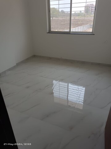 Room in 3 BHK Apartment at Kalpataru The Sunrise, Kolshet Road – for Sale