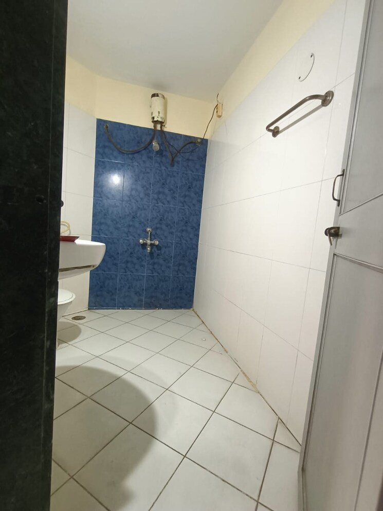Bathroom, mahesh-paradise 2 Bedroom 900 Sq.Ft. Apartment In Aundh Pune 7445856