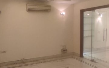 Shop For Sale in Lajpat Nagar