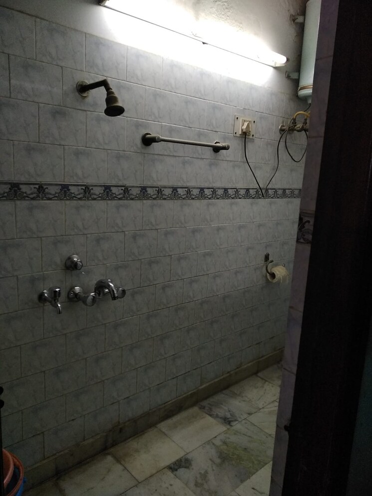 Bathroom, lajpat nagar 1 Bedroom 458 Sq.Ft. Apartment In Lajpat Nagar Delhi 7446208