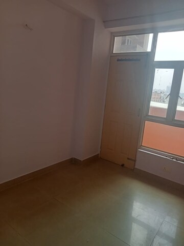 Room in 2 BHK Apartment at Supertech Cape Town, Sector 74 – for Sale