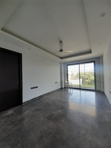 Room in 4 BHK Builder Floor at DLF City Phase IV, Dlf Phase iv – for Sale
