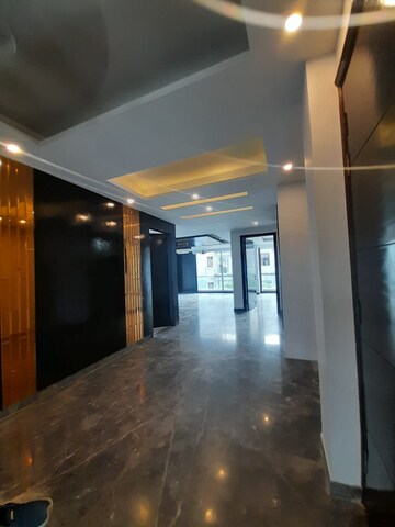 Building Lobby in 4 BHK Builder Floor at DLF City Phase IV, Dlf Phase iv – for Sale