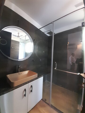 Attached Bathroom in 4 BHK Builder Floor at DLF City Phase IV, Dlf Phase iv – for Sale