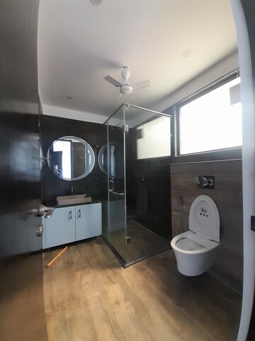 Bathroom in 4 BHK Builder Floor at DLF City Phase IV, Dlf Phase iv – for Sale
