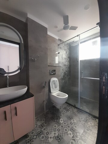 Bathroom in 4 BHK Builder Floor at DLF City Phase IV, Dlf Phase iv – for Sale